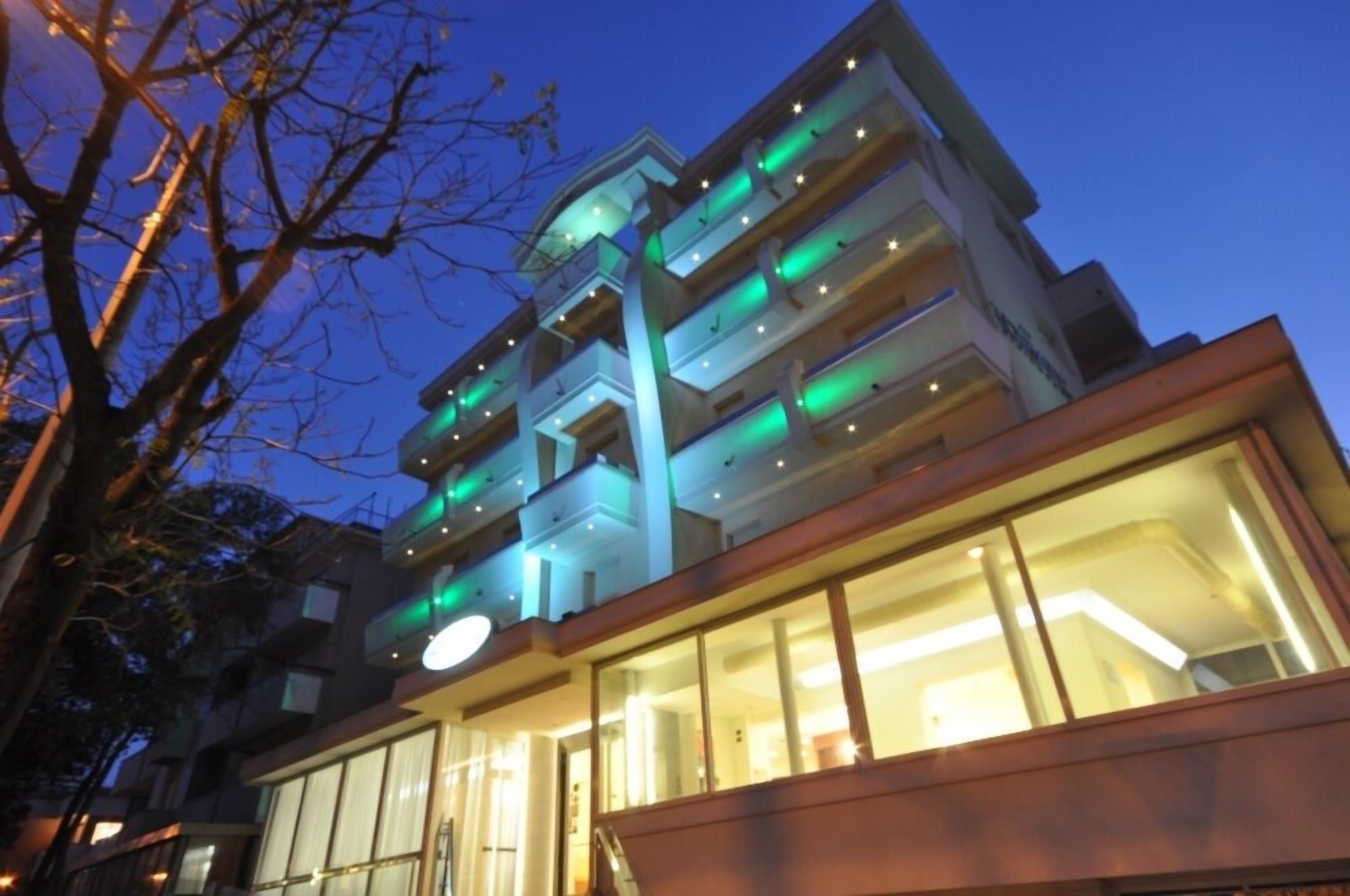 5 Hotel Fronte Mare a Miramare, Rimini da Prenotare