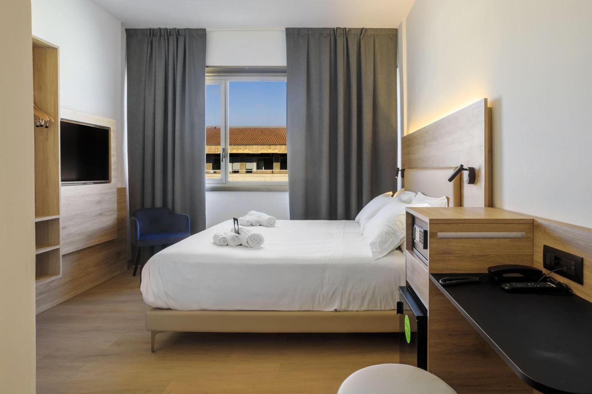 Staying Near Teatro Romano: 10 Airport Hotels a Catania Confrontati