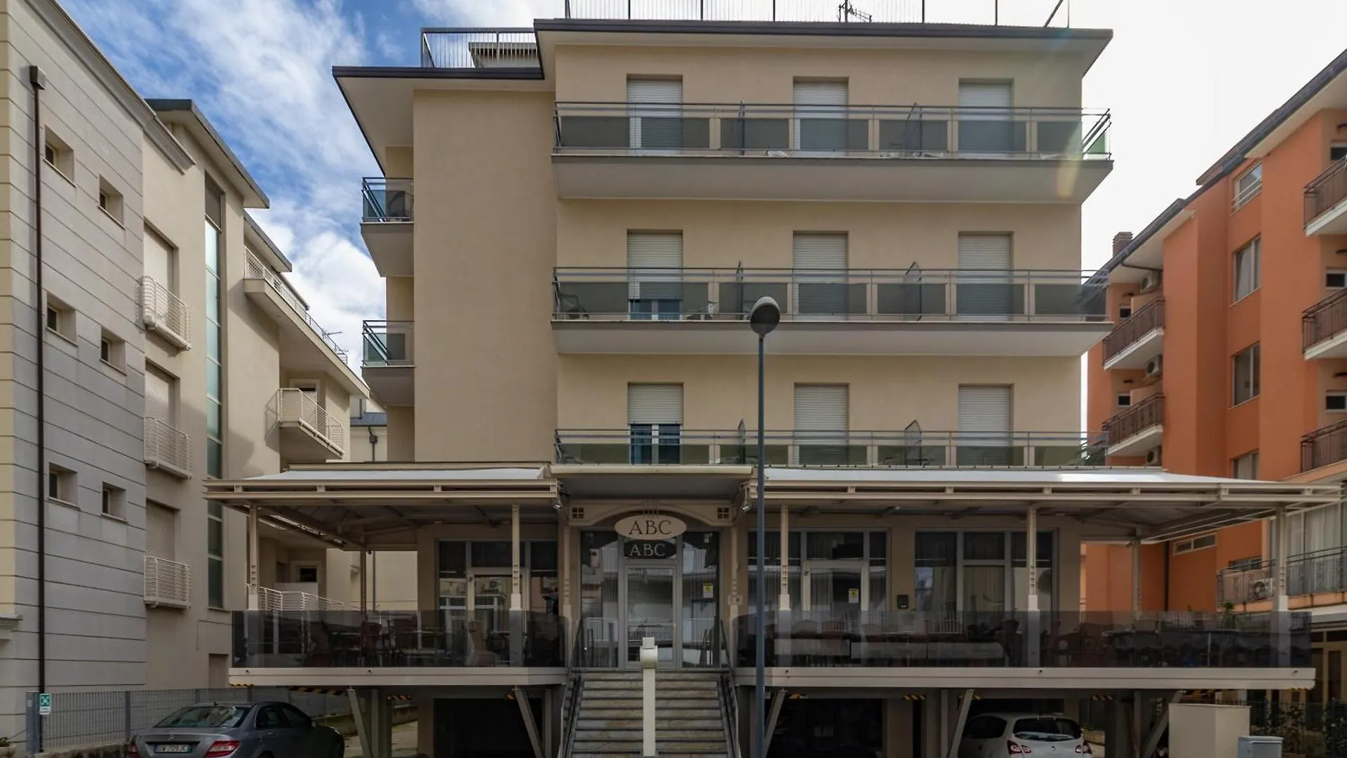 Soggiornare a Rivazzurra: 15 Hotel Economici a Confronto
