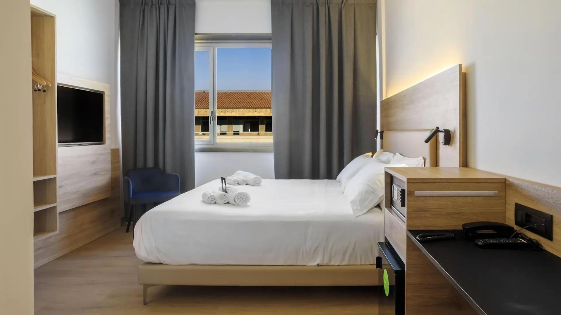 Staying Near Teatro Romano: 10 Airport Hotels a Catania Confrontati