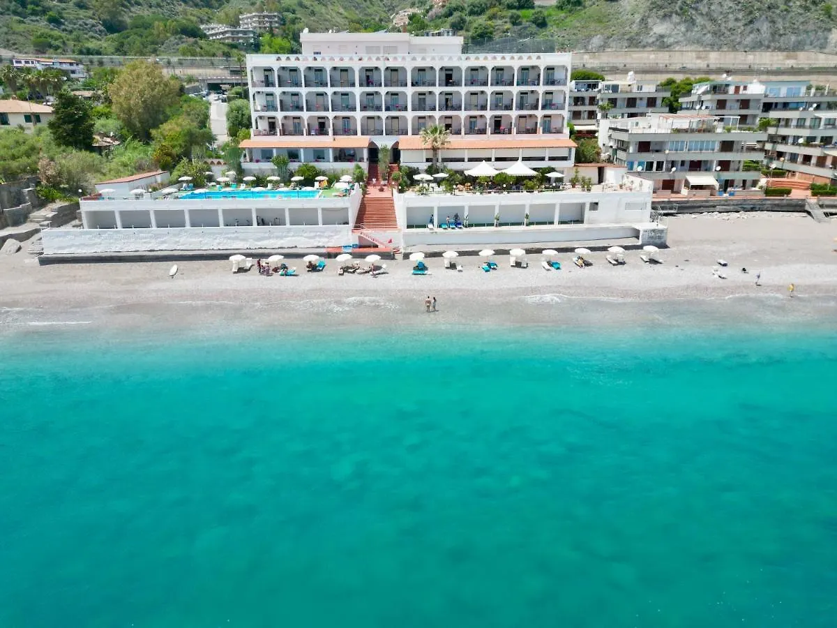 4 Hotel Centrali vicino alle Naumachie a Taormina da Prenotare